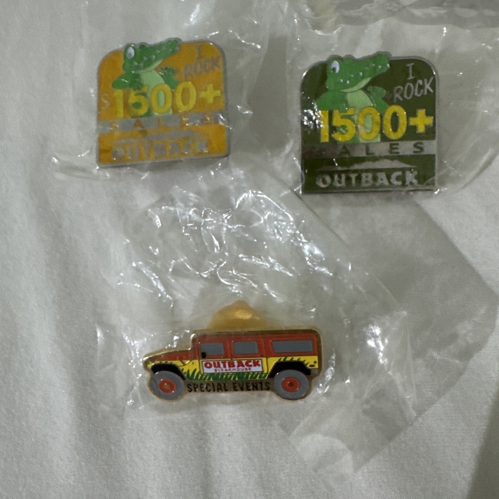 New Outback Steakhouse Pinback Lot 3,  (A8)
